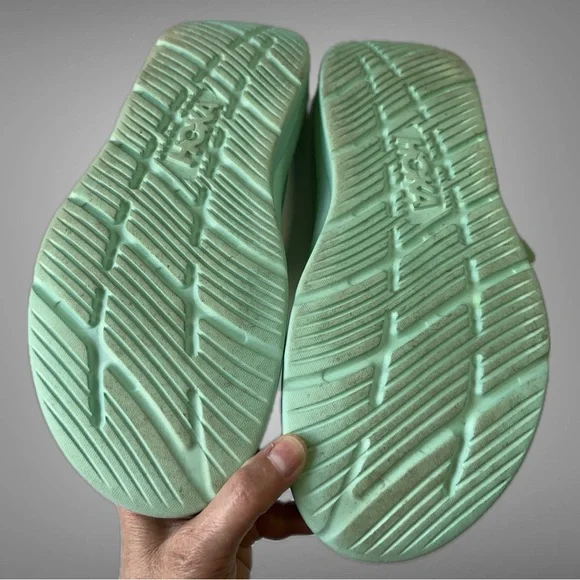 HOKA Ora Luxe Recovery Sandals in Mint Green Men’s 10 / Women’s 12 EUC - Picture 5 of 6